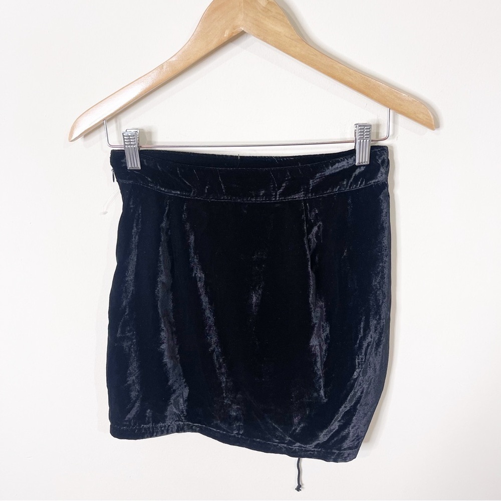 Free People Revolve Black Vivienne Velvet Mini Skirt Size 2 US NWOT - Picture 4 of 6
